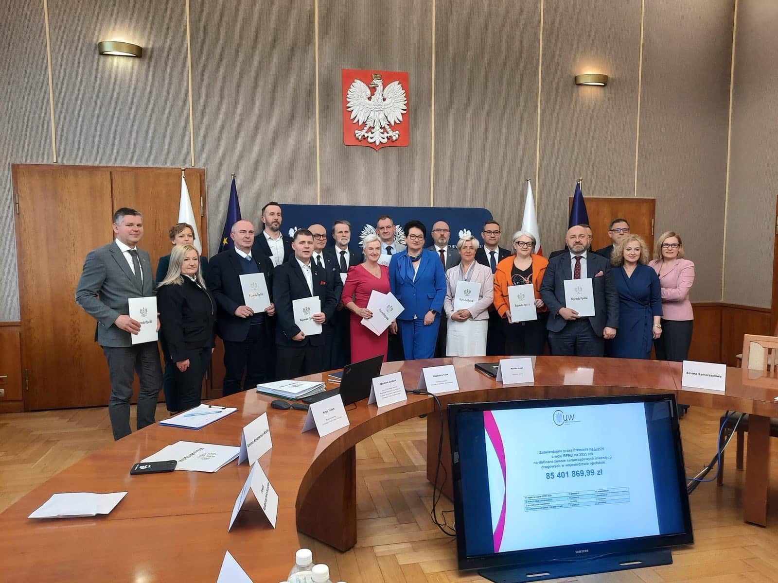 news 2025 03 powiat podpisana umowa na dofinansowanie remontu drogi zdzieszowice zyrowa 03