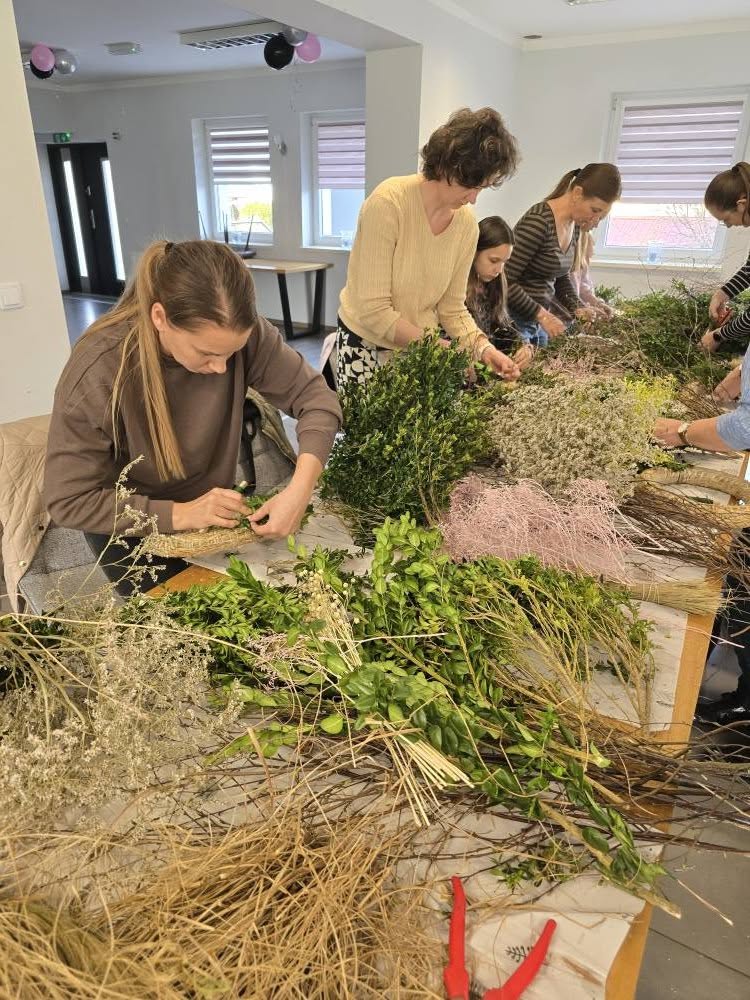 news 2025 04 warsztaty florystyczne w Solectwie Krepna 29