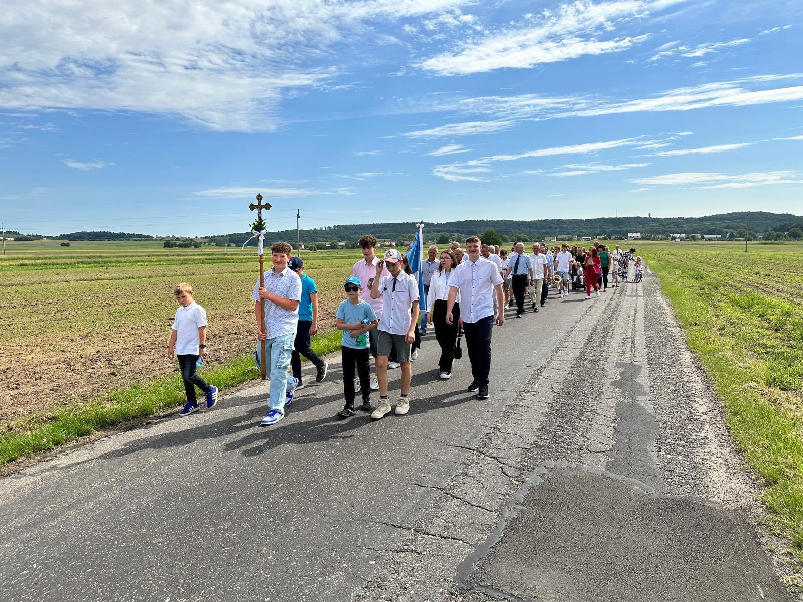 news 2025 06 olszka coroczna procesja do kosciola parafialnego 10